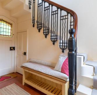 Worksop Apartment | 3 The Winnings - Historical Cottage on a Country Estate