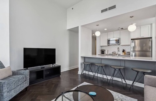 Downtown Pittsburgh Hotel | 3 Units | Pittsburgh Escape w/Kitchen | Steps to Cultural District & Convention