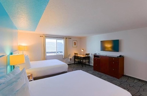 Seaside Hotel | 3 Units! Walk to Fun Attractions! Seaside Carousel Mall, Seaside Promenade