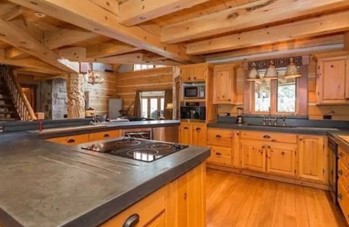 Dysart et al Cottage | 3 Waterfront Cottage with 2 Hot tubs on 2 acre
