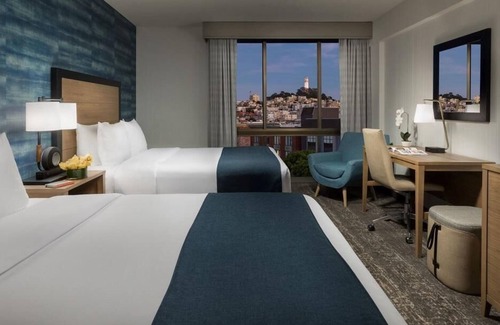 Fisherman's Wharf House | 3 x City View Two Queens Room at Hotel Caza