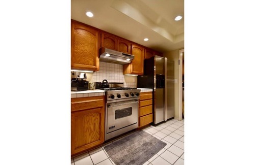 Oak Park House | 30 day minimum: Beautiful Upper West Townhome