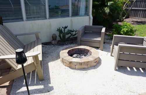 St. Pete Beach House | 30 night minimum. 1 block to beach or Publix. Pet friendly, Single Family Home.