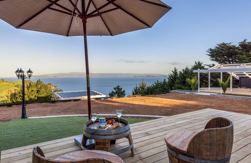 Waiheke Island Ski Chalet | 30 sq.m Elevated Chalet enjoying amazing sea views!