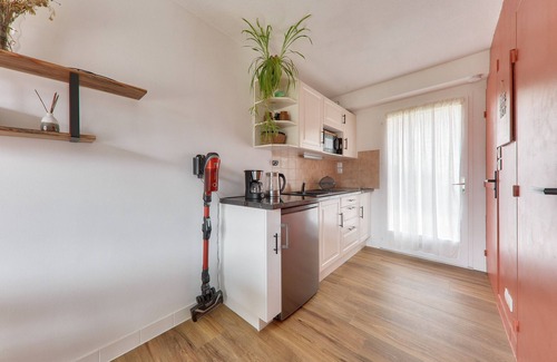 Saint-Jacques Ski Chalet | 300 m from the beach - House for 4 with garden