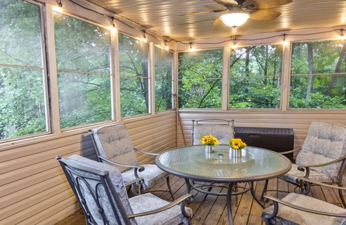 Locust Lake Village Ski Chalet | ★3000ft²★Family-Oriented★2 Living Spaces★XL Deck★Lakes/Beaches★Sleeps 16