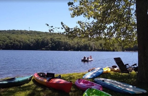 Locust Lake Village Ski Chalet | ★3000ft²★Family-Oriented★2 Living Spaces★XL Deck★Lakes/Beaches★Sleeps 16