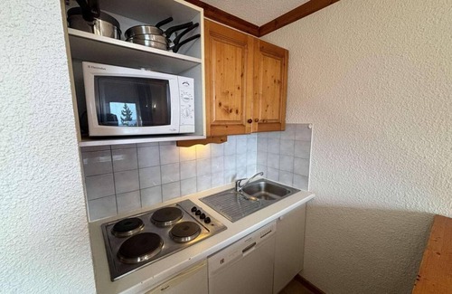Eclose-Ouest Apartment | 300m from ski lifts, 1st floor, balcony, tv, ski locker, 28m², Alpe d'Huez