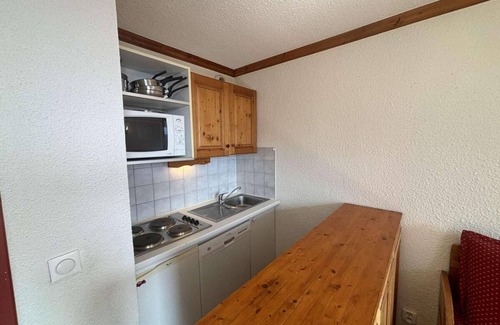 Eclose-Ouest Apartment | 300m from ski lifts, 1st floor, balcony, tv, ski locker, 28m², Alpe d'Huez