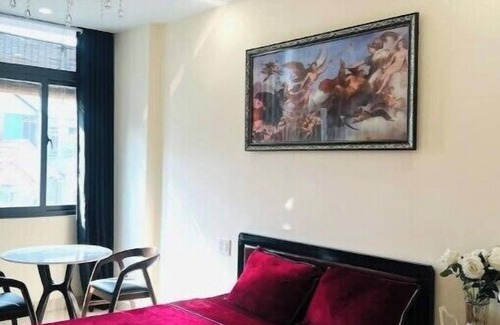 Da Kao Apartment | 301 Balcony, 75 inch TV, En-suite, Smoking Allowed, Elevator Access
