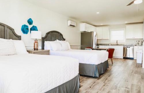 Surf City Hotel | 302 Queen Suite, 3rd Floor Low Tide