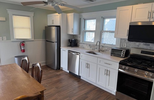 Seaside Heights House | 304 Webster Ave 2nd floor apartment- sleeps 10 w/beach badges - walk to beach