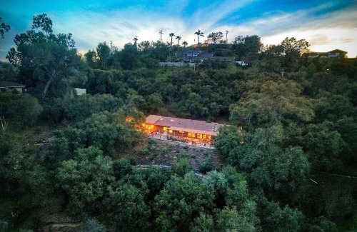 Fallbrook House | 3046 Skycrest Drive