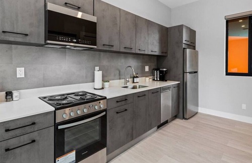 Flagler Village Apartment | 305 · Pretty Rola #305 Designer Apt.