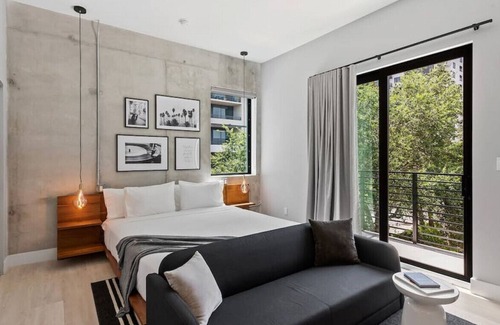 Flagler Village Apartment | 305 · Pretty Rola #305 Designer Apt.
