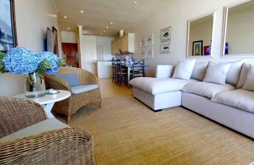 Eastcliff Apartment | 305B Bayview Breathe