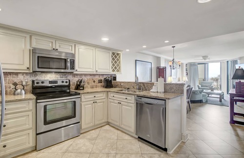 Isle of Palms House | 309 B Shipwatch by AvantStay | Community Pool Access!