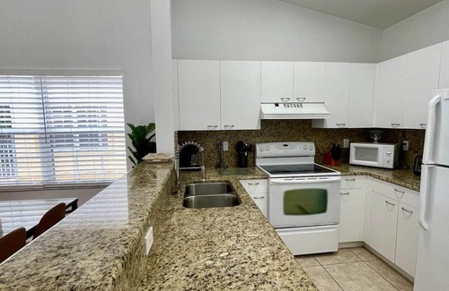 Boca Raton Apartment | 310D - Boca Retreat w/Pool, Parking, Near Evert Tennis & Shops