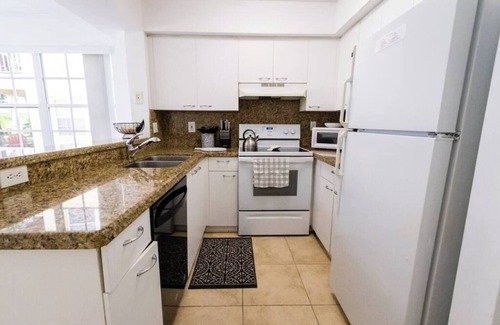 Mission Bay Apartment | 320B - Boca Retreat w/Pool, Parking, Near Evert Tennis & Shops