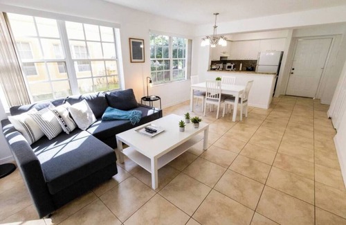 Mission Bay Apartment | 320B - Boca Retreat w/Pool, Parking, Near Evert Tennis & Shops