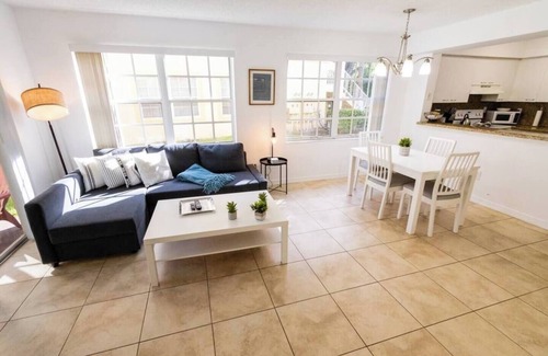 Mission Bay Apartment | 320B - Boca Retreat w/Pool, Parking, Near Evert Tennis & Shops