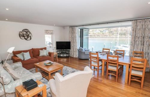 Dartmouth Apartment | 33 Dart Marina