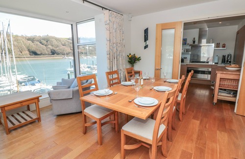 Dartmouth House | 33 Dart Marina