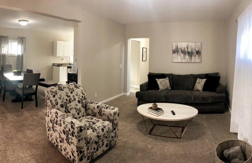 Cincinnati House | 3311 Evanston Large Renovated 4 BDR Close to DTWN Laundry