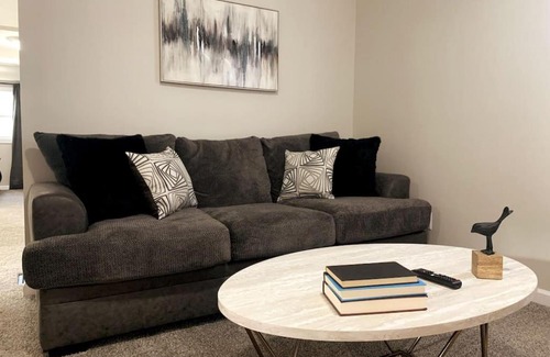 Cincinnati House | 3311 Evanston Large Renovated 4 BDR Close to DTWN Laundry