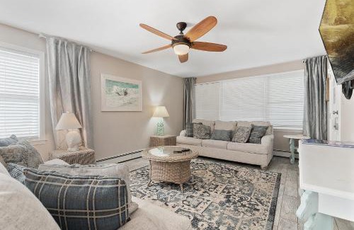 Brigantine House | 33rd Unit 1 Beachbound Parking 2 Blocks to the Beach