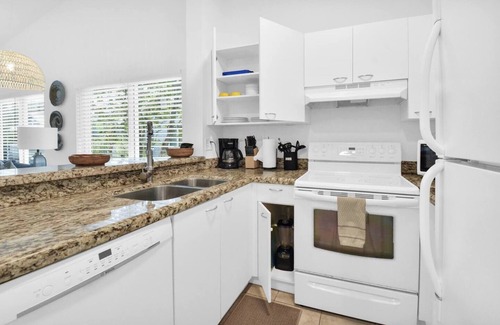 Boca Raton Apartment | 340D - Boca Retreat w/Pool, Parking, Near Evert Tennis & Shops