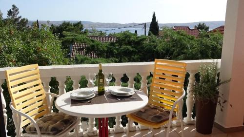 Ribarica Apartment | 35 meters from sea Apartment Keser and House