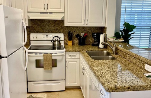 Mission Bay Apartment | 360A - Boca Retreat w/Pool, Parking, Near Evert Tennis & Shops