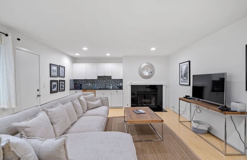 Hollywood Beach House | 3612O Hollywood Beach Inboard home Pet Friendly!