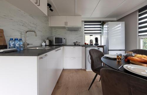 Oisterwijk Ski Chalet | 37, located in a quiet & wooded area!