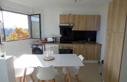 Chateaudun-Bannier Apartment | 37m2 lumineux face gare SNCF, WIFI, NETFLIX, café et thé offerts