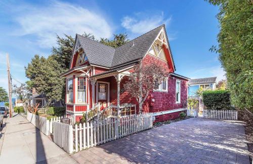 Pacific Grove House | 3812 Little House home