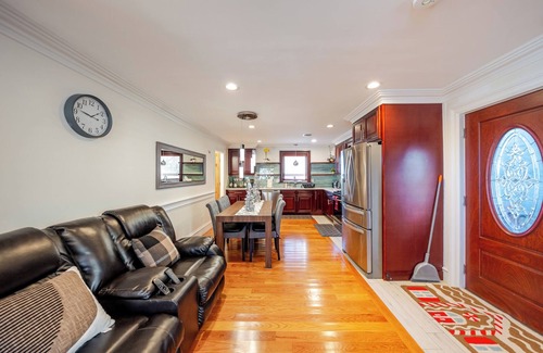 Quincy House | 383 - 3BR - Quincy Chic House near Adams Park