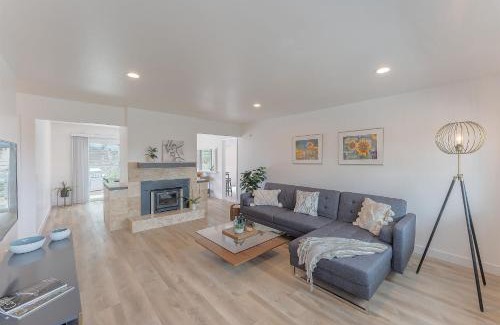 Del Rey Oaks House | 3896 Gather and Rest home
