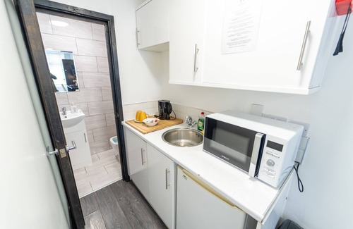 Selly Oak House | 39 North Road Studios Near QE and UOB