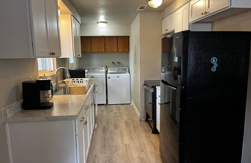 Medford House | 3B/1BA <1mi from Hospital w/Self Check-in + Laundry