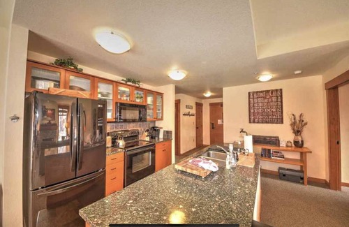 Mammoth Lakes Condo | 3B/3BA The Village At Mammoth, Corner Suite In The Clock Tower, Amazing Location
