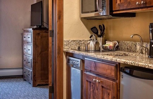 Peak 8 Resort | 3B Ski-In/Out-Pools-Spa-Movie Room Reservation