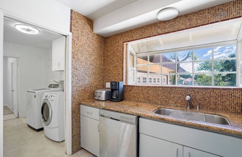 North Hills West House | 3B2BA Northridge Large Comfy Home Central Location