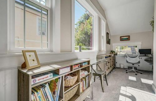 Central Colorado Springs House | 3BD Charming Cottage Large Backyard Garden Suite