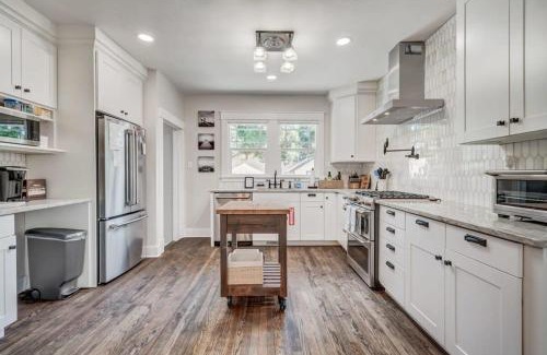 Central Colorado Springs House | 3BD Charming Cottage Large Backyard Garden Suite