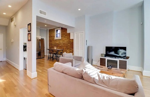 North Capitol Street House | 3BD Classic Victorian in Downtown DC