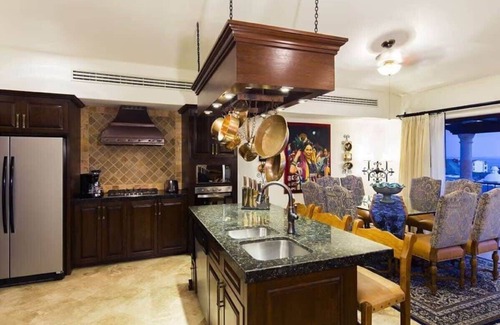 Zona Hotelera House | 3BD Hacienda Encantada: Stunning Views Pool Resort