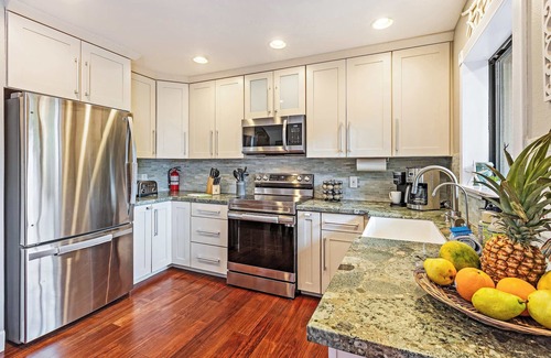 Napili House | 3BD WALK TO SANDY BEACH | Gated | LUXURY SPA FEEL