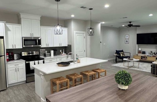 Waxahachie House | 3BD Walkup | Backyard Paradise | 5 Mins to DWTN - - Professionally managed by S
